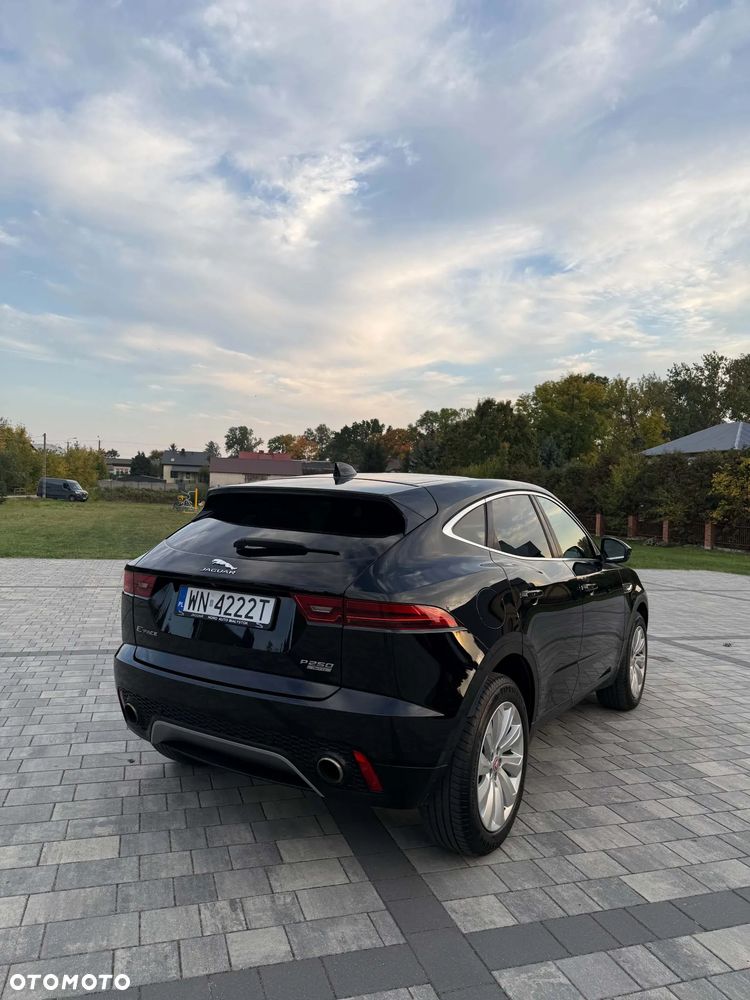 Jaguar E-Pace 2018 photo 4