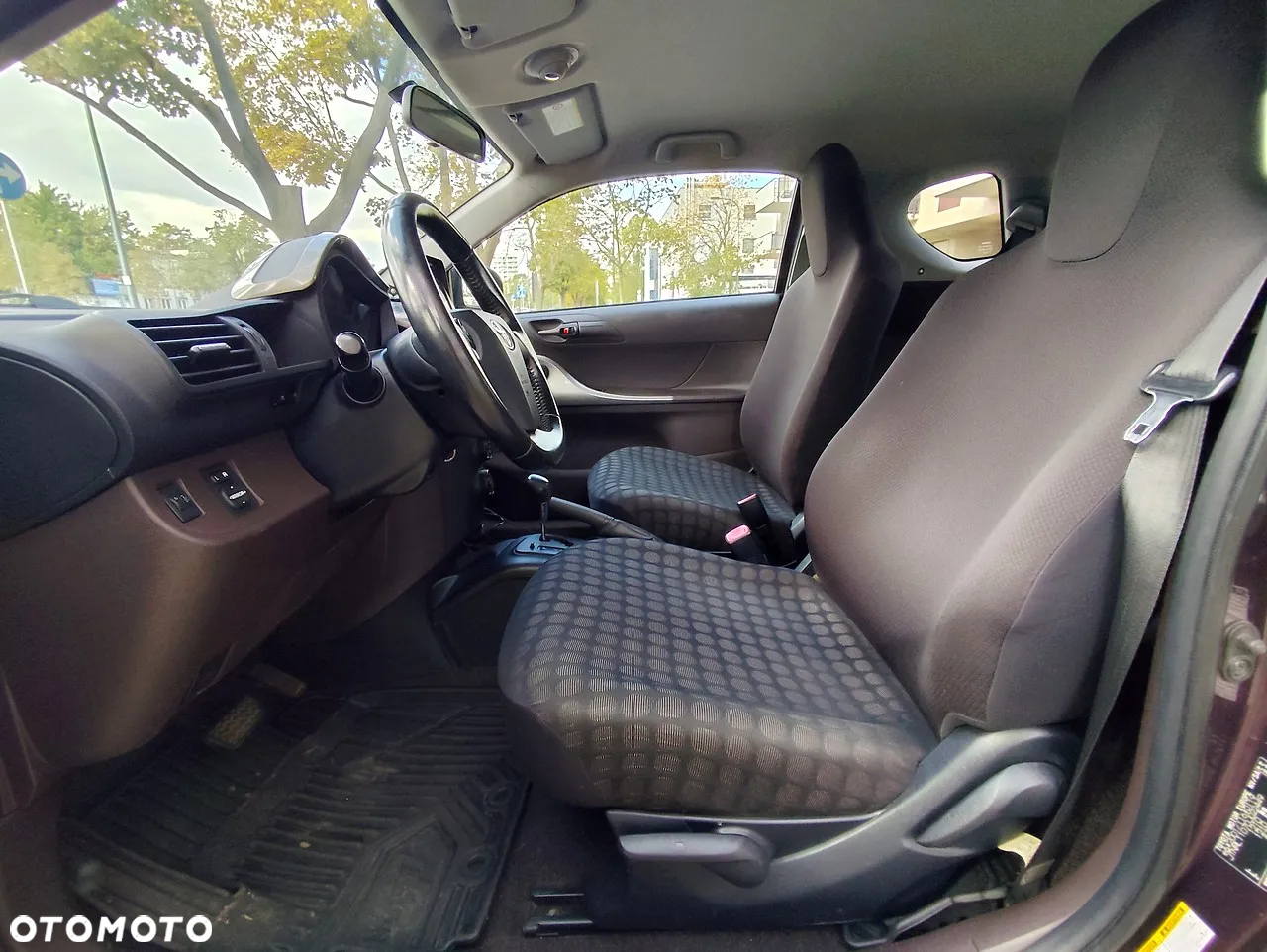 Toyota iQ 1.0 Luna CVT - 11