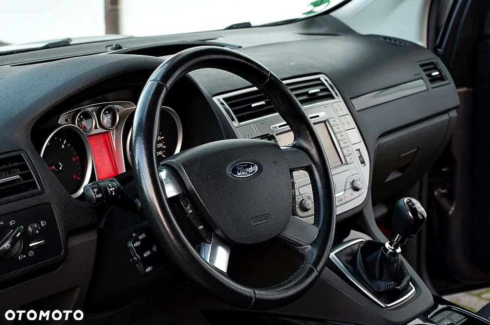 Ford Kuga 2.0 TDCi 4WD Titanium - 36