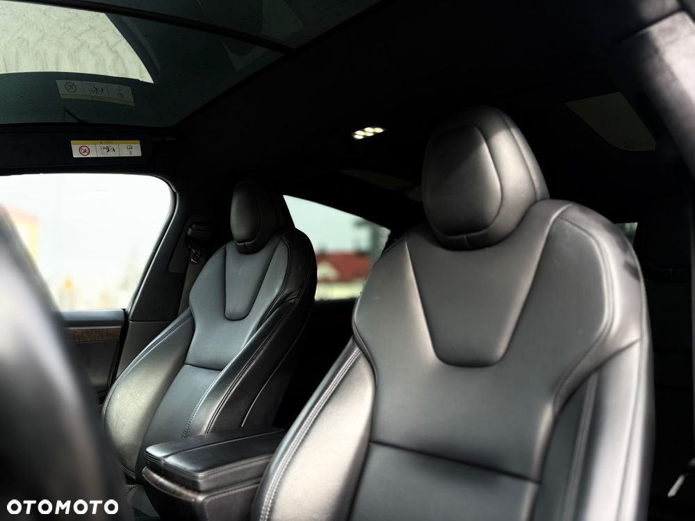 Tesla Model X - 14