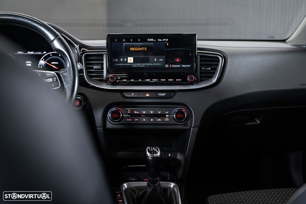 Kia XCeed 1.6 CRDi MHEV Drive - 42
