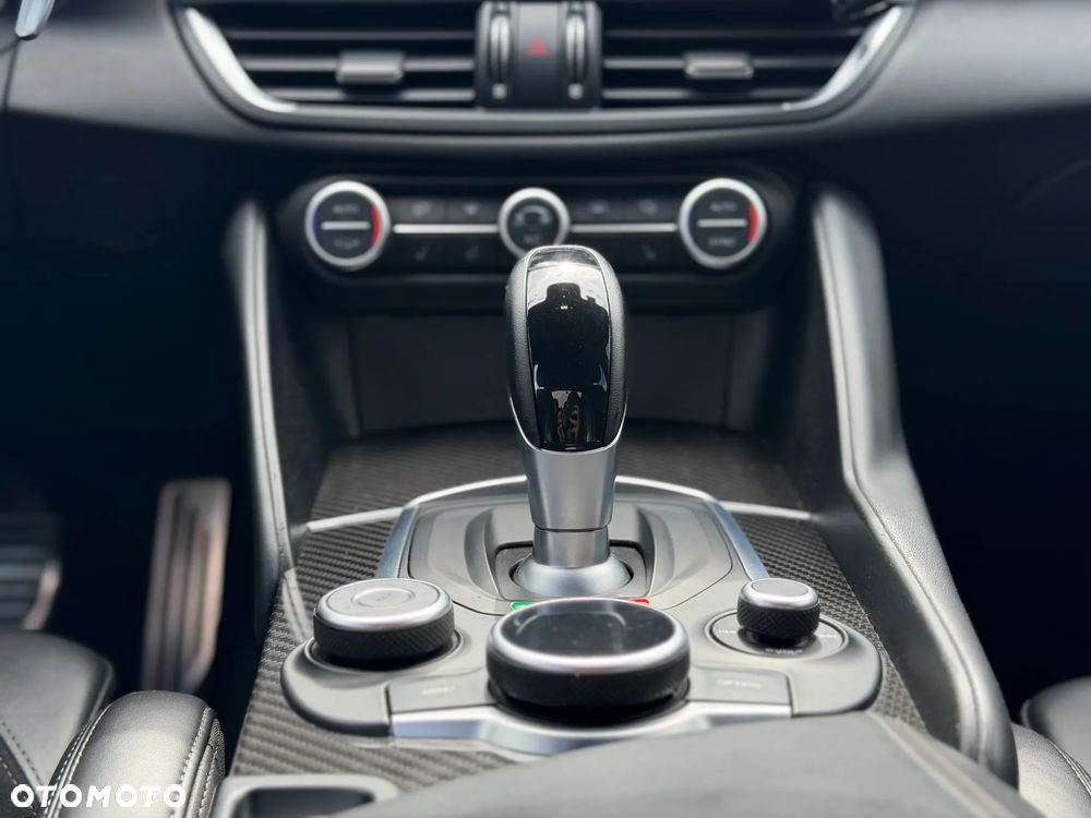 Alfa Romeo Giulia 2.2 AT8-Q4 Veloce - 17