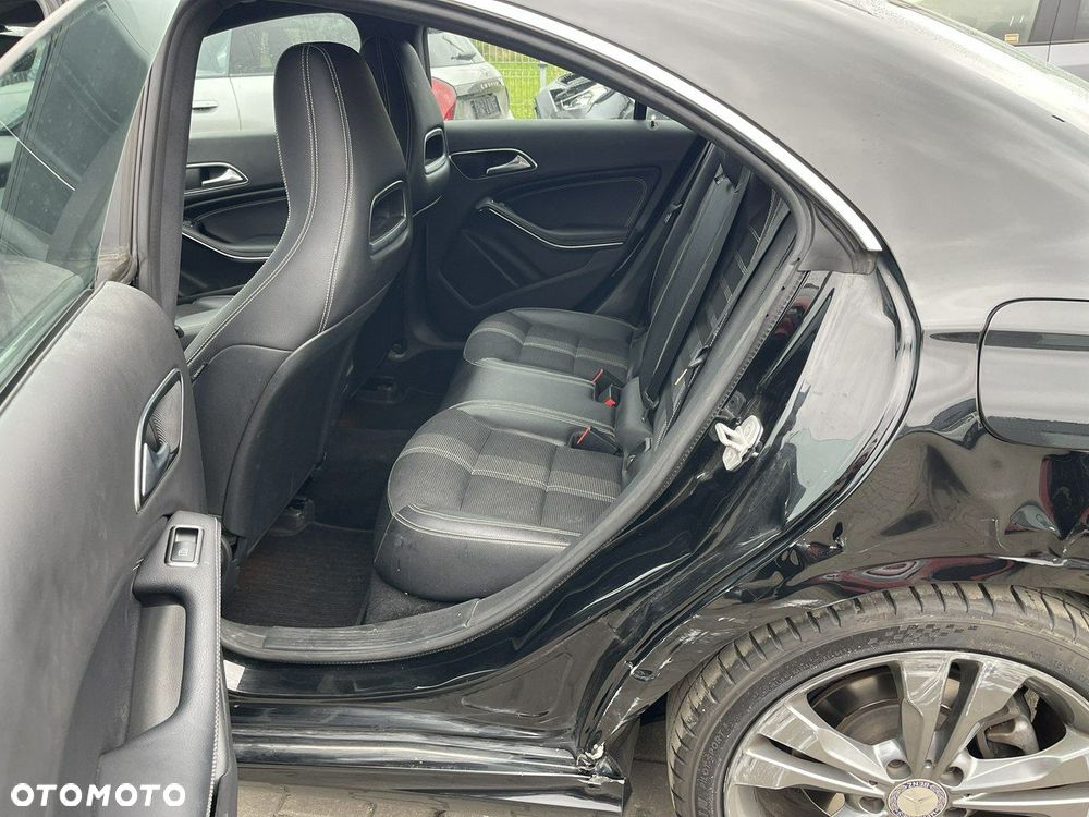 Mercedes-Benz CLA 200 7G-DCT UrbanStyle Edition - 9