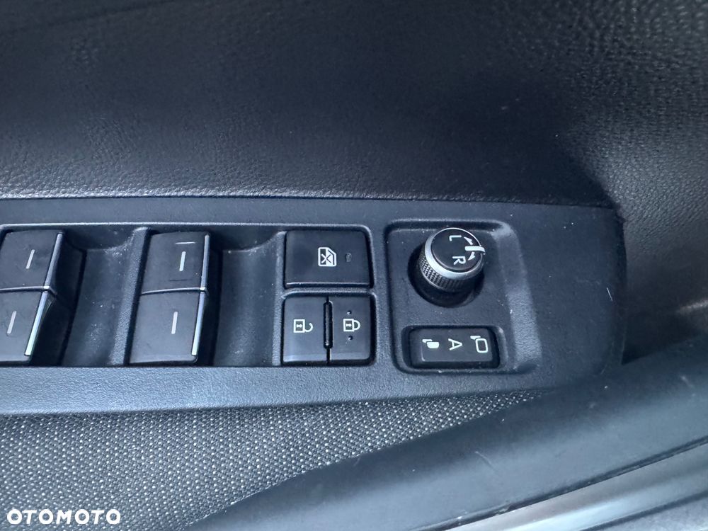 Toyota Corolla 1.8 Hybrid Executive - 17