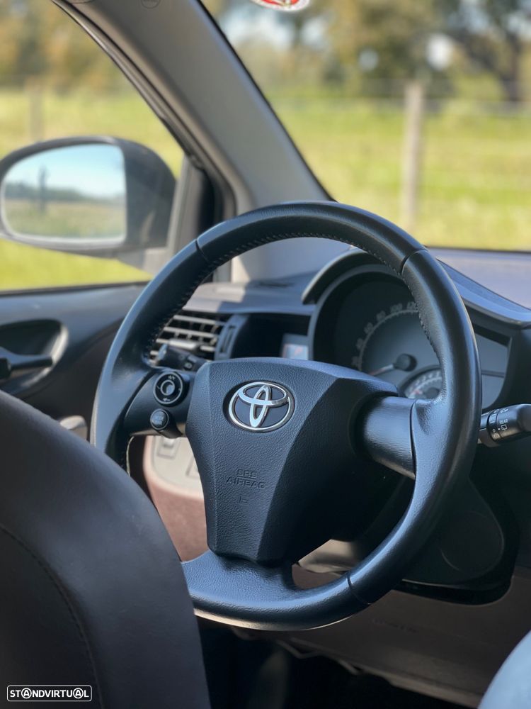 Toyota iQ 1.33 VVT-i 2 MultiDrive EP+NAVI+Bluetooth - 13