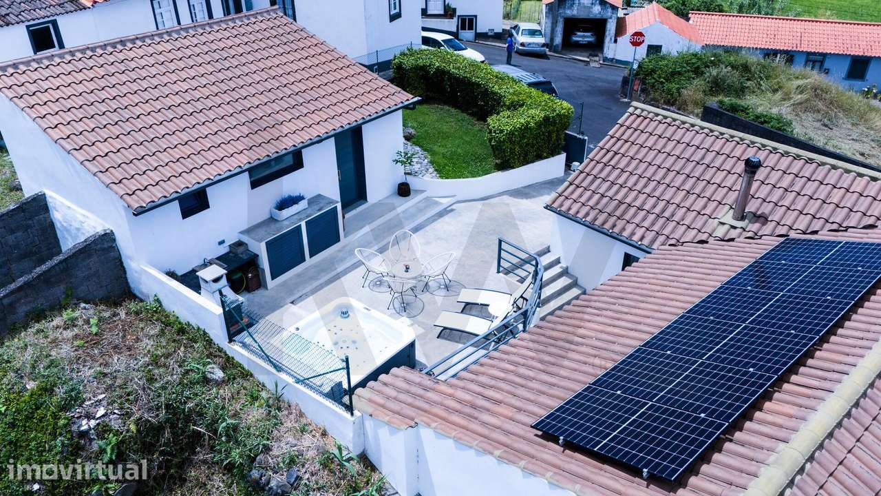 Entre o Mar e a Natureza – Moradia T4 Renovada com Anexo T0 e Jacuzzi - Grande imagem: 3/60