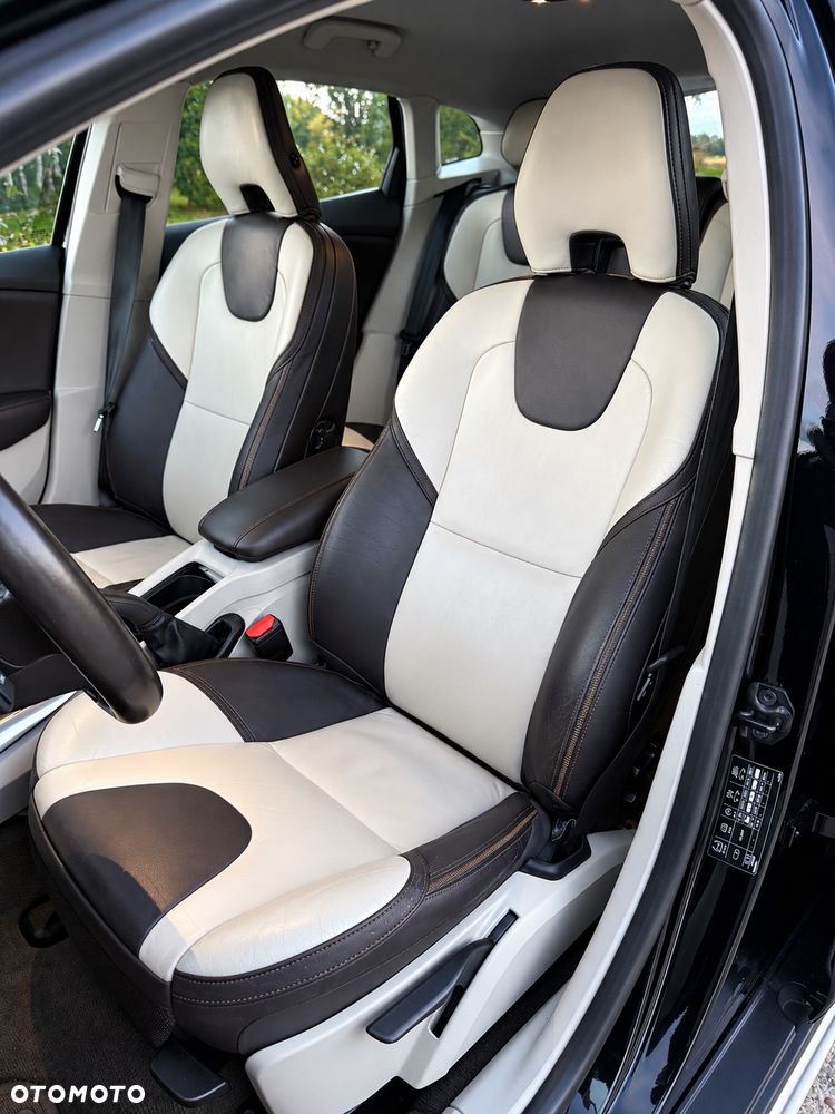 Volvo V40 D3 Summum - 31