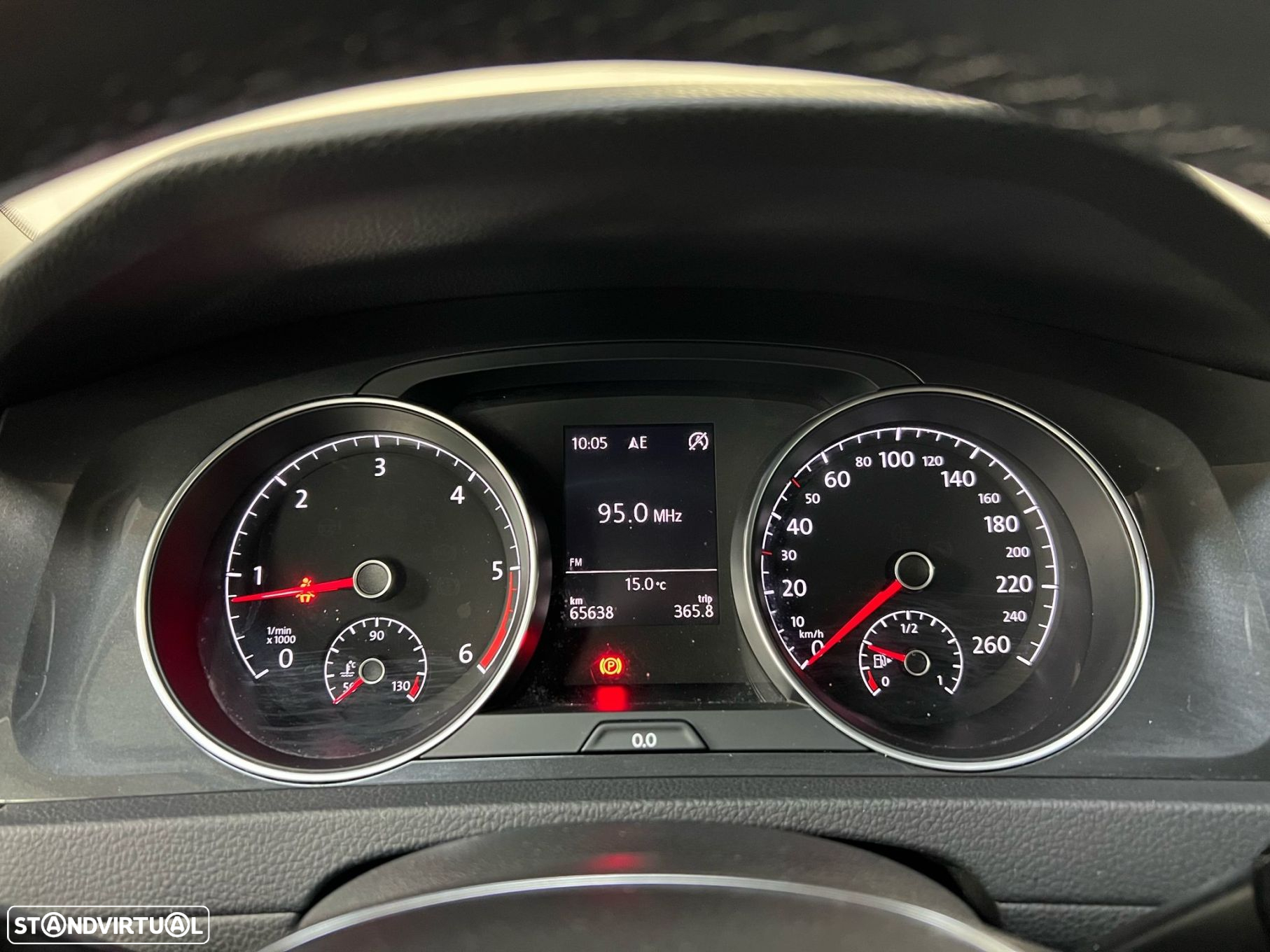 VW Golf 1.6 TDI Confortline - 11
