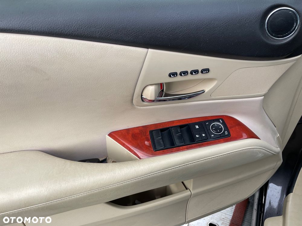 Lexus RX - 12