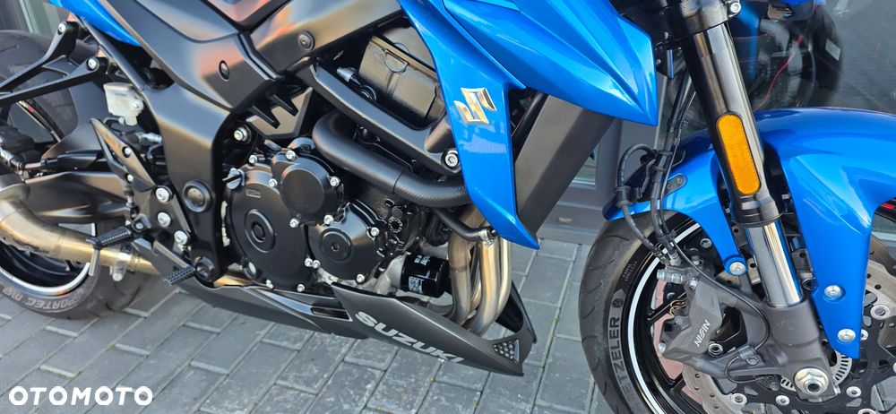 Suzuki GSX - 23
