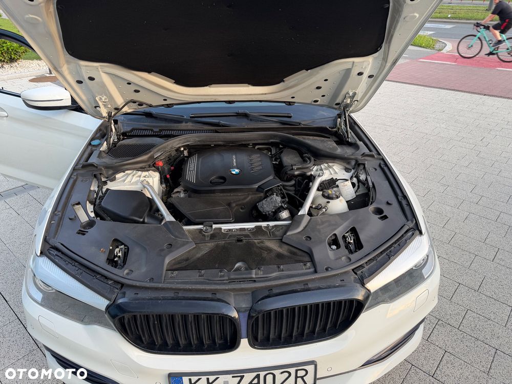 BMW Seria 5 518d Sport Line - 13