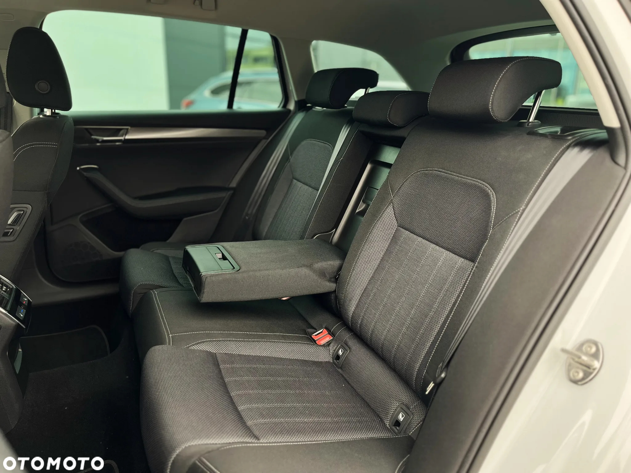 Skoda Superb 2.0 TDI SCR Style DSG - 28