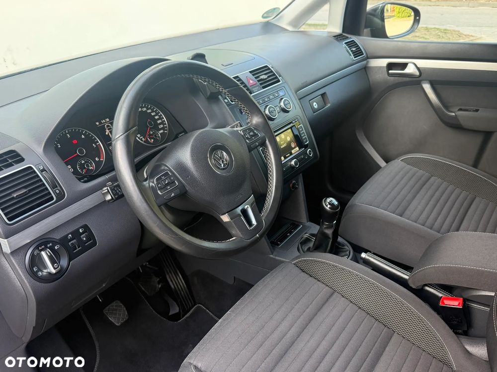 Volkswagen Touran - 26