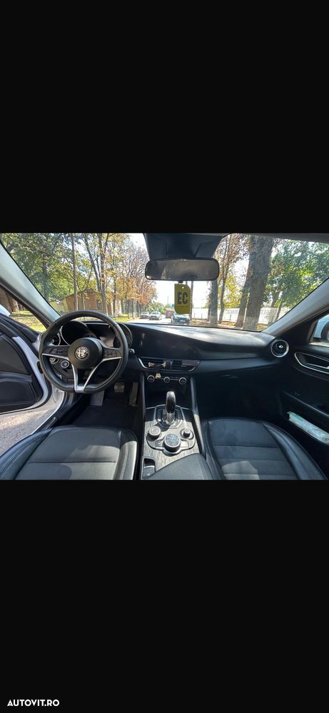 Alfa Romeo Giulia - 8