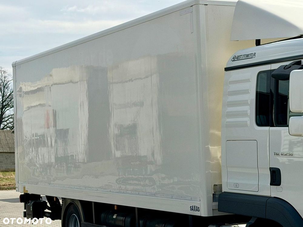 MAN TGL 12.250 / KONTENER / WINDA / 310 TYŚ KM / EURO 6 / SYPIALKA / 5 232 KG ŁADOWNOŚCI / 2018 ROK - 18