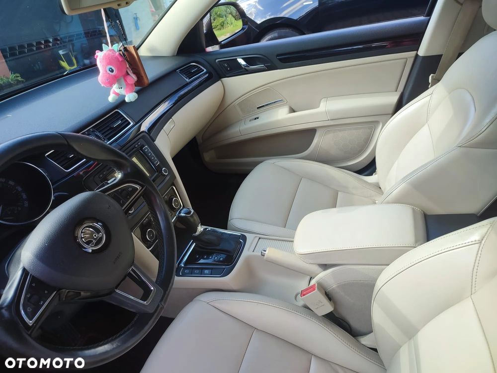 Skoda Superb 2.0 TDI Elegance DSG - 10