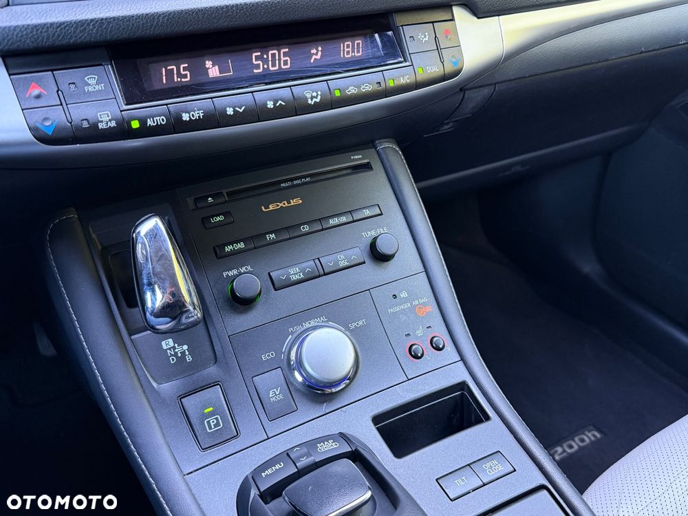 Lexus CT 200h Prestige - 34