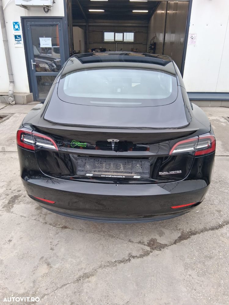 Tesla Model 3 - 2