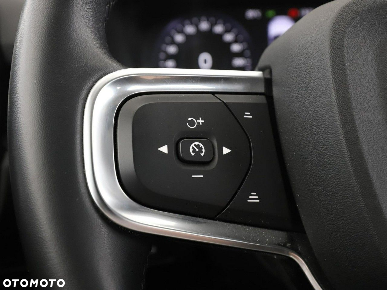 Volvo XC 40 T3 Momentum Pro - 31