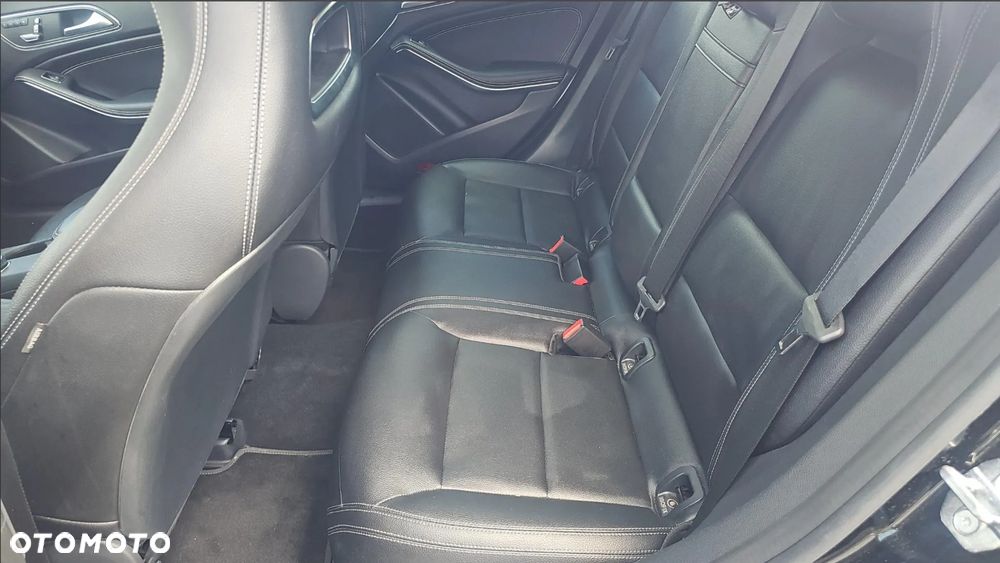 Mercedes-Benz CLA 250 4Matic 7G-DCT AMG Line - 14