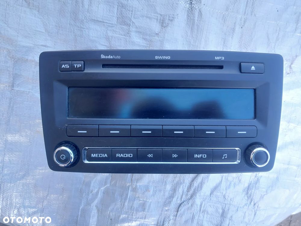 Radio Skoda Octavia 2 II Lift Swing MP3 SKODA OCTAVIA II LIFT ORYGINALNE RADIO CD MP3 Delphi 1Z0035161M - 1