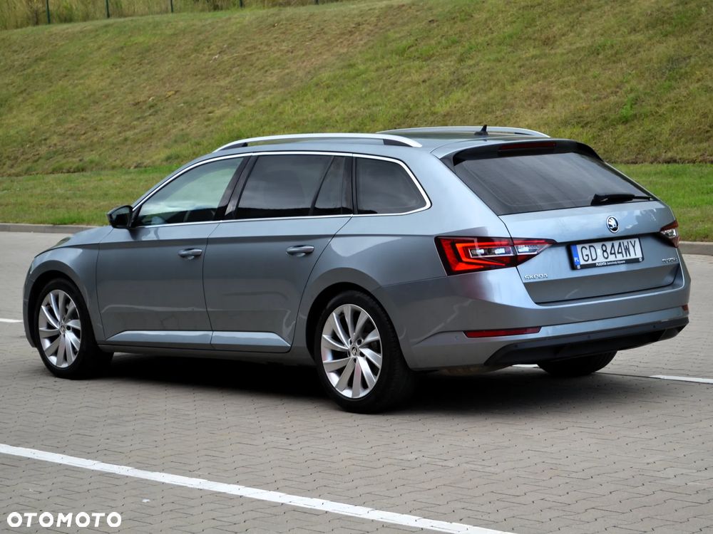 Skoda Superb 2.0 TDI Sportline DSG - 4