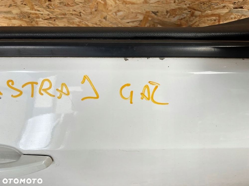 Drzwi PRZEDNIE PRAWE prawy przód OPEL ASTRA J IV KOMBI Lakier: GAZ Z40R - 4