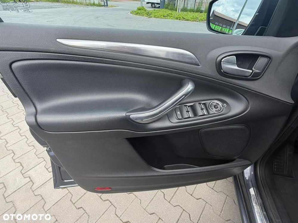 Ford S-Max - 13