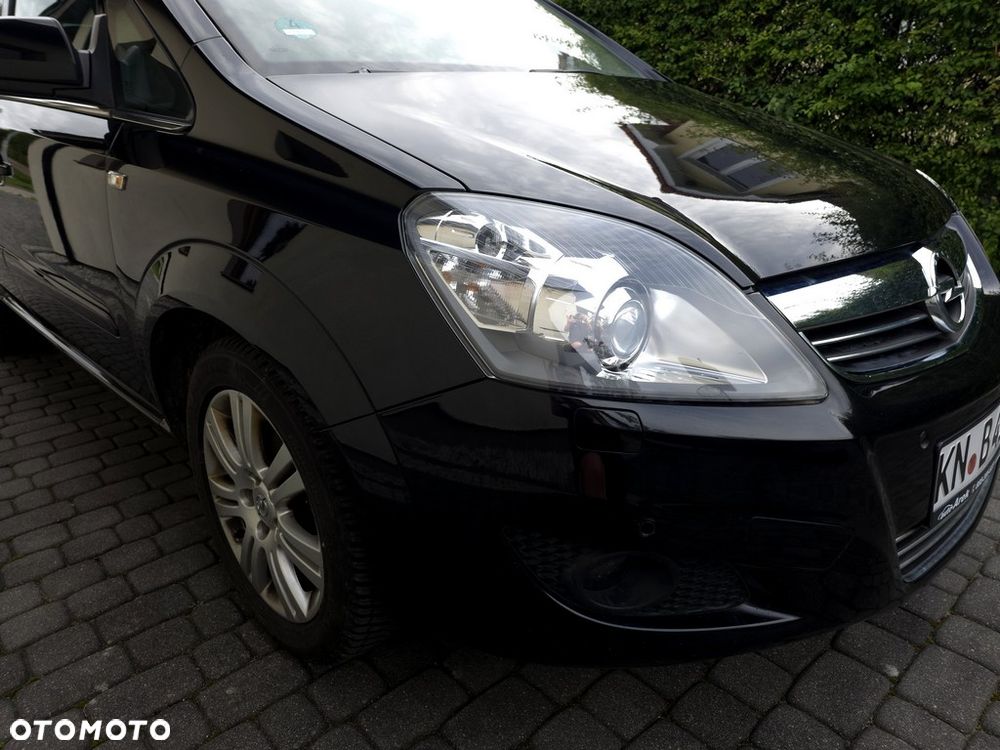Opel Zafira 1.8 Cosmo - 27
