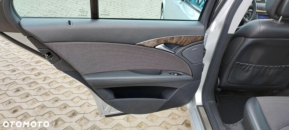 Mercedes-Benz Klasa E 200 Kompressor Automatik Avantgarde - 36