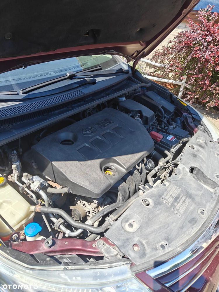 Toyota Avensis 1.8 Premium - 24