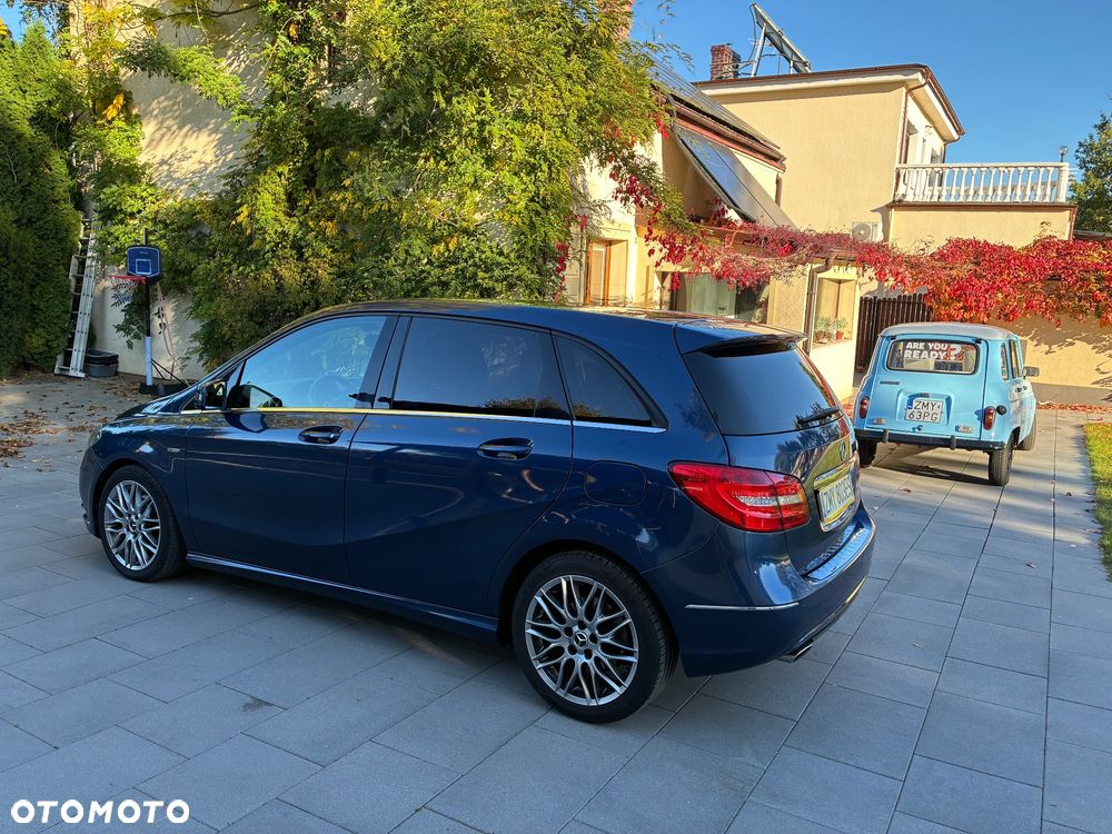 Mercedes-Benz B-Class 2011 photo 3