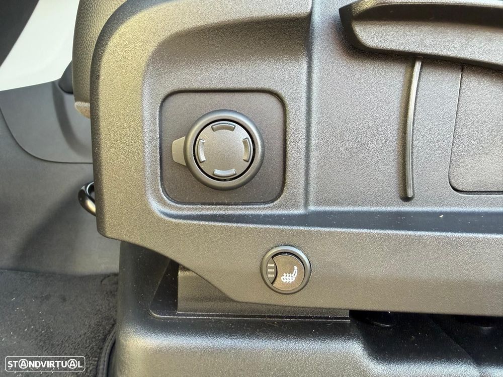 Land Rover Defender 2.0 D 110 AWD S - 24