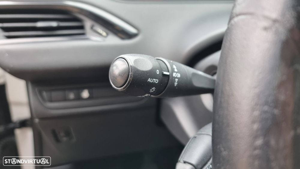 Peugeot 208 1.6 e-HDi Active - 16