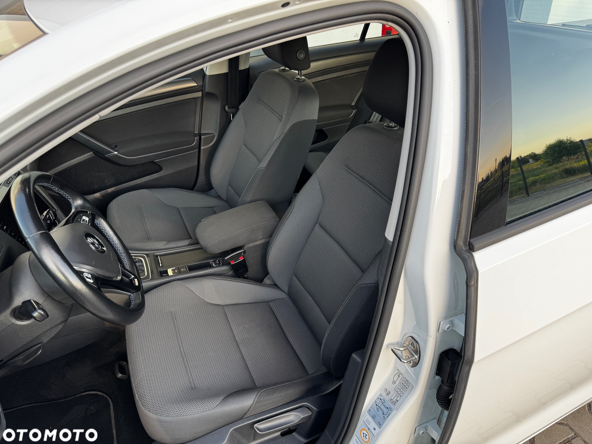 Volkswagen Golf e-Golf - 12