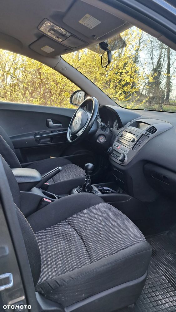 Kia Ceed 1.6 CRDi 115 Dream-Team Edition - 5