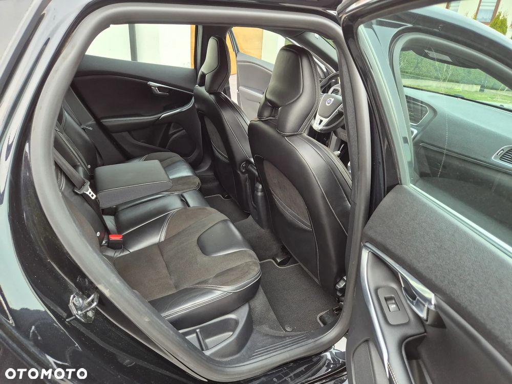 Volvo V40 T3 R Design - 15