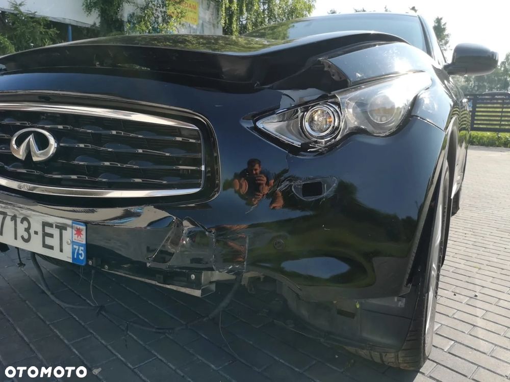 Infiniti FX - 12