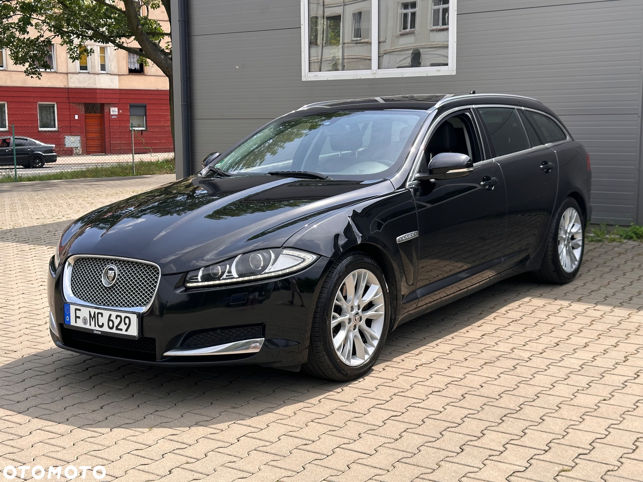 Jaguar XF 2.2 D Premium Luxury - 4
