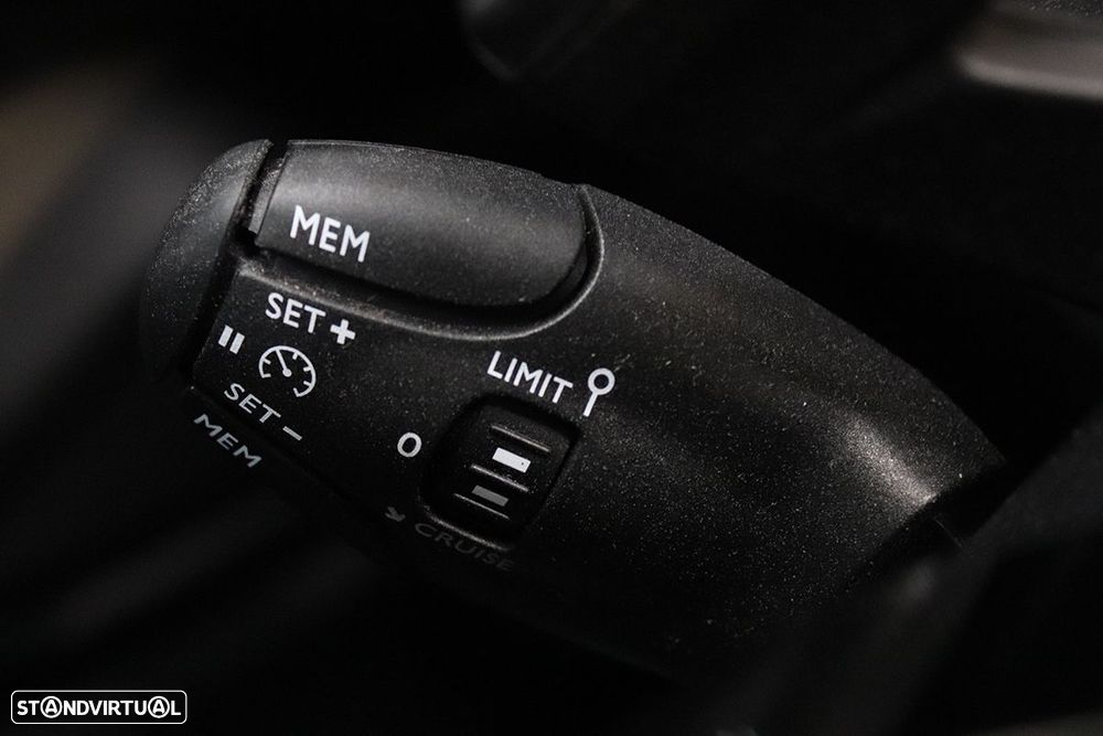 Peugeot 2008 1.2 PureTech Allure EAT8 - 18