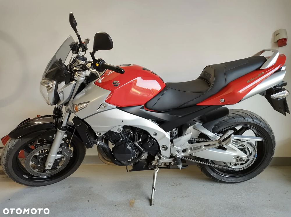 Suzuki GSR - 2