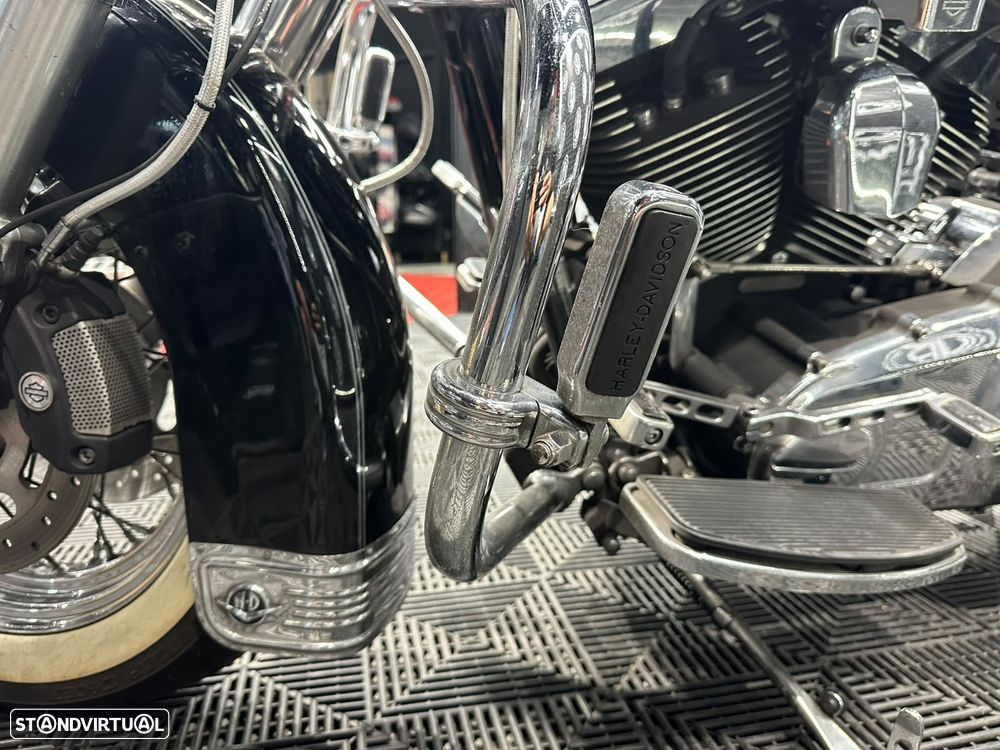 Harley-Davidson FLHR C ROAD KING CLASSIC - 11