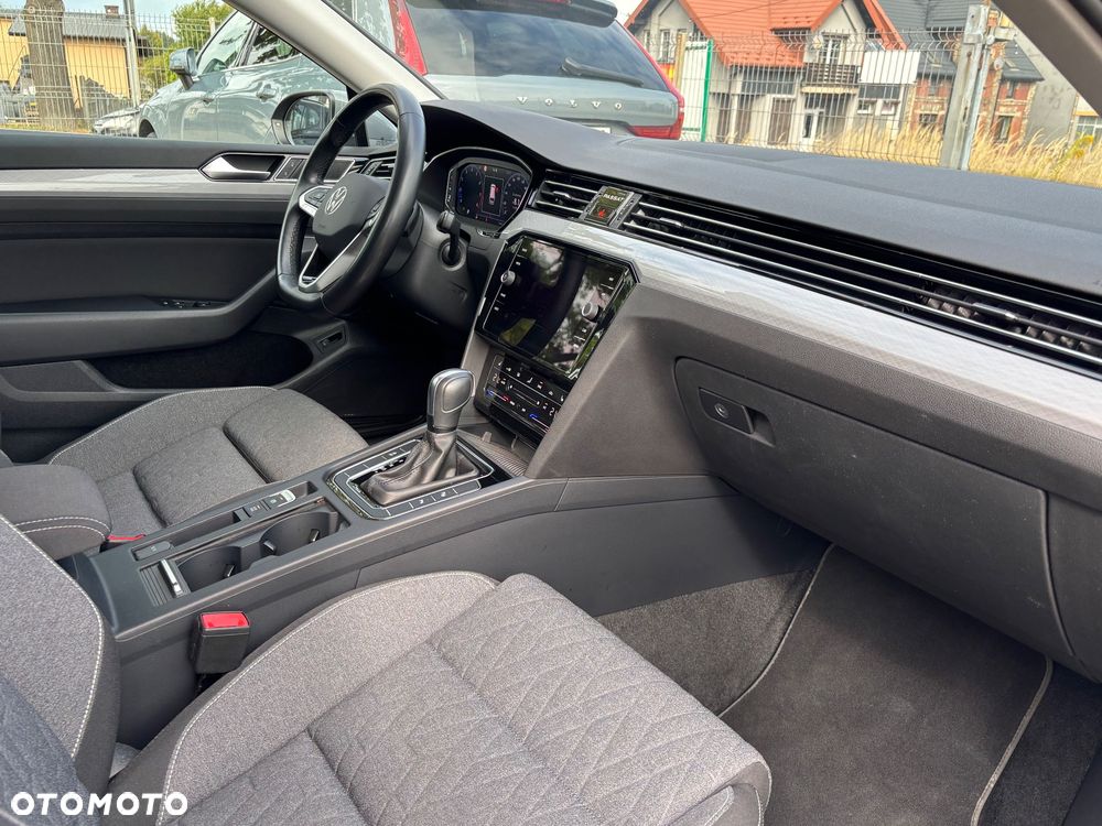 Volkswagen Passat - 24