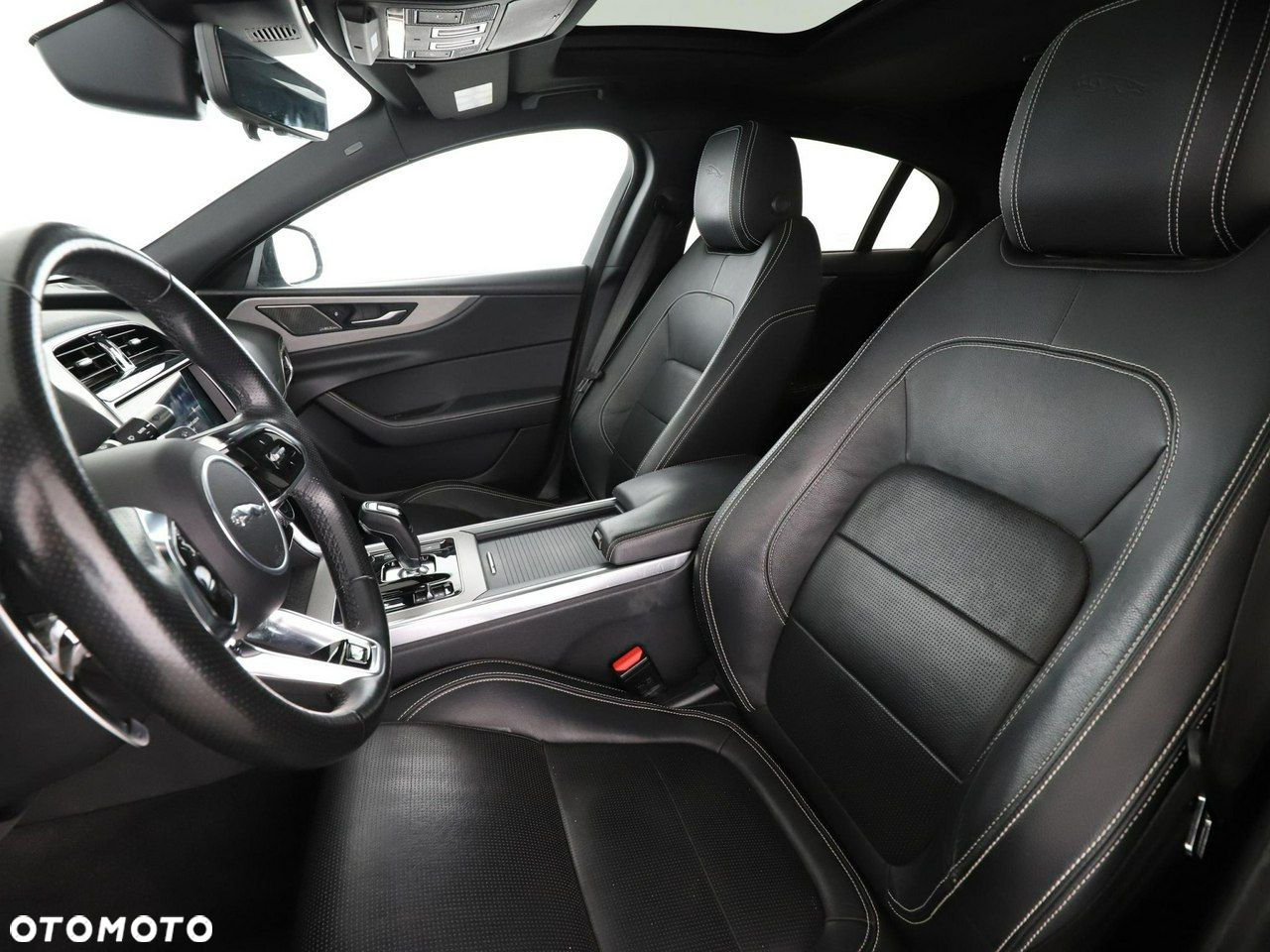 Jaguar XE 2.0 D180 AWD R-Dynamic SE - 13
