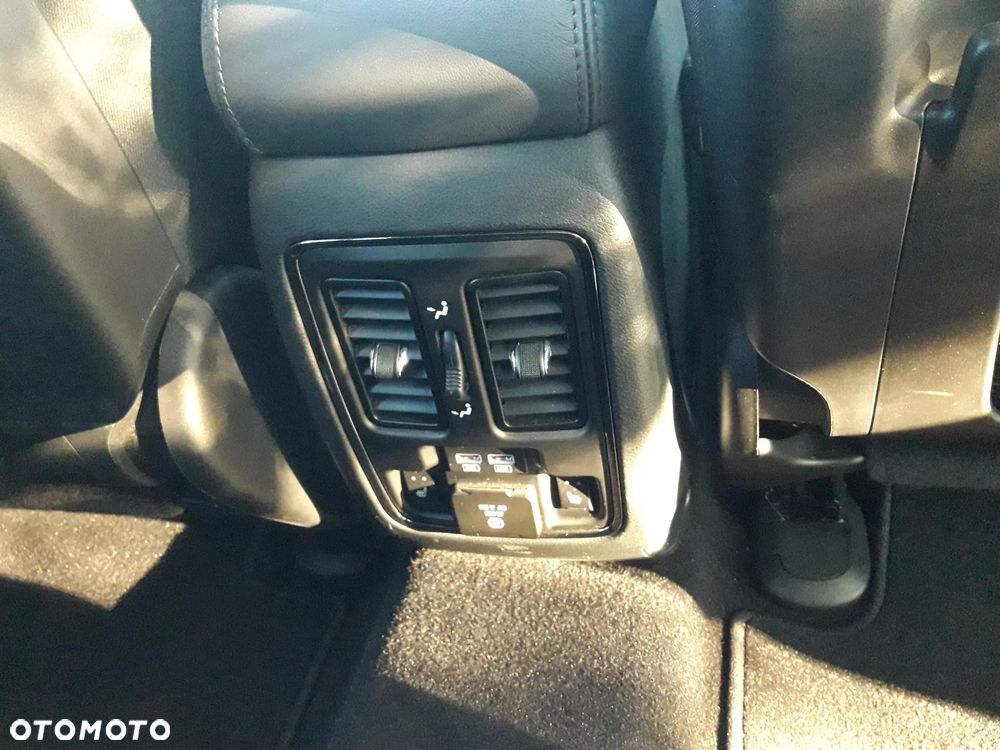 Jeep Grand Cherokee - 25