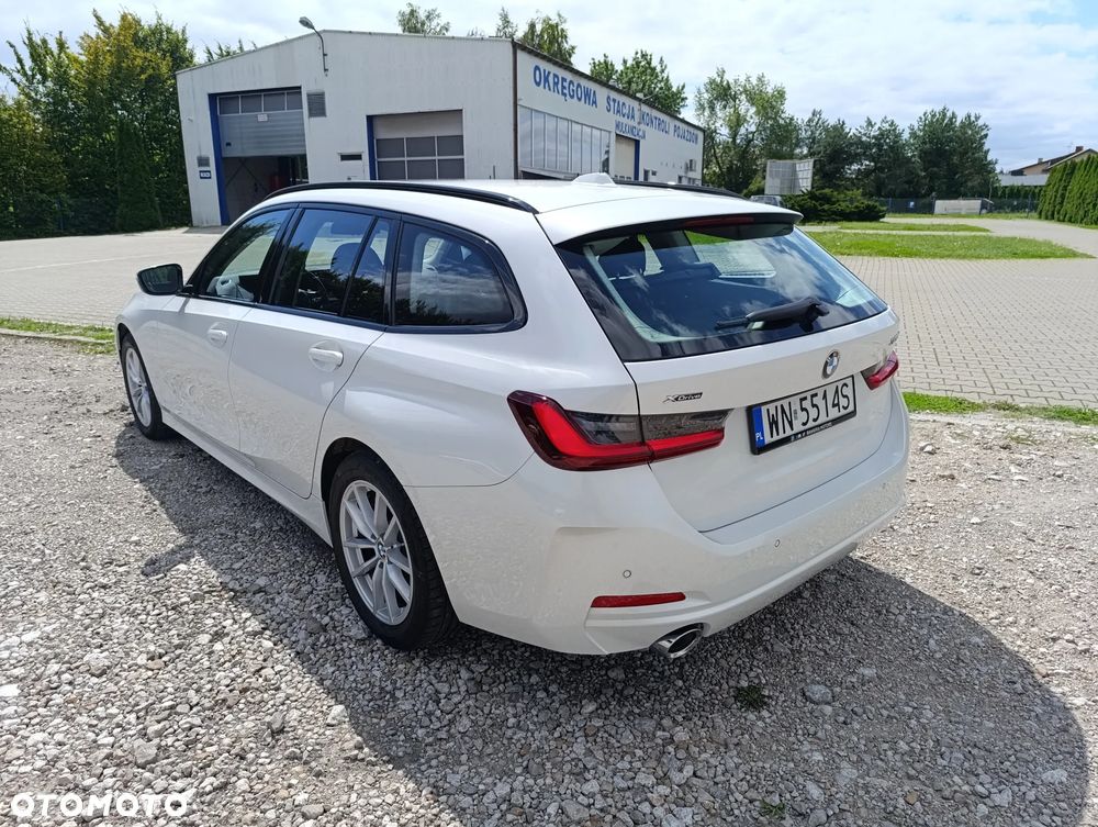 BMW Seria 3 320d xDrive mHEV - 12