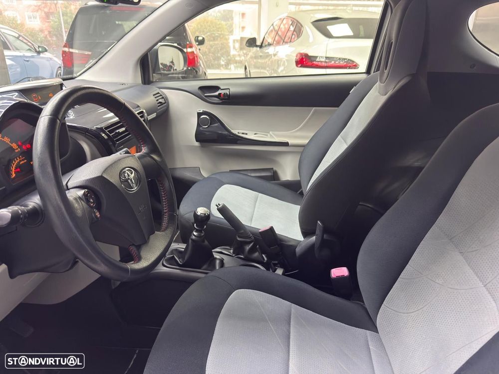 Toyota iQ 1.0 VVT-i Essential+AC - 21