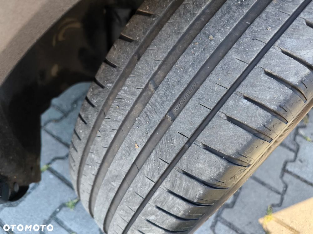 Ford Kuga 2.0 TDCi 2x4 Titanium - 27