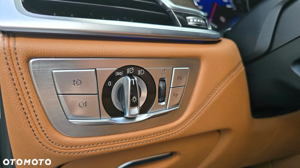 BMW Seria 7 740d xDrive sport - 33