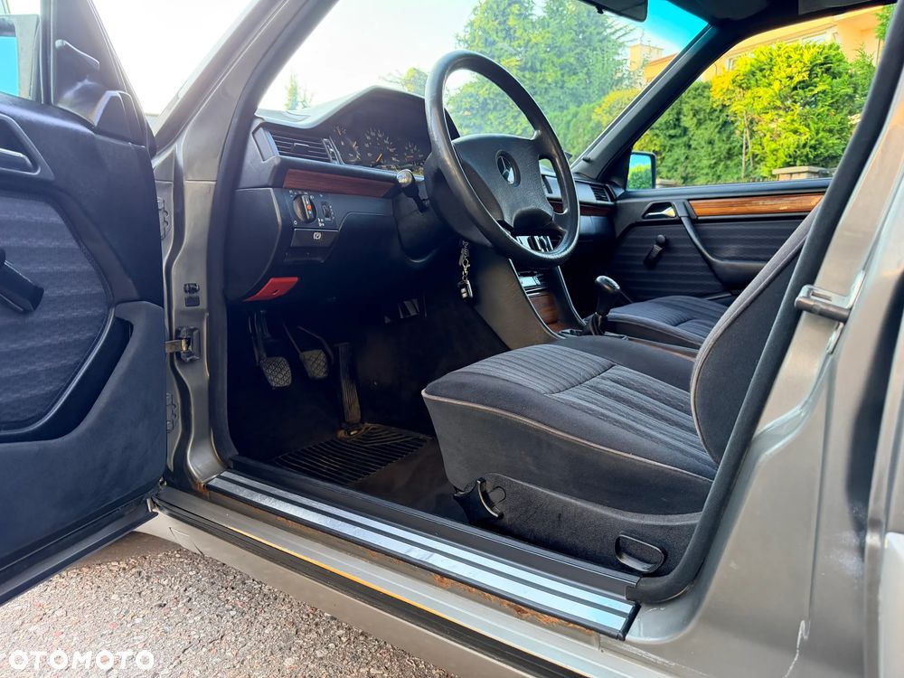 Mercedes-Benz W124 (1984-1993) - 31